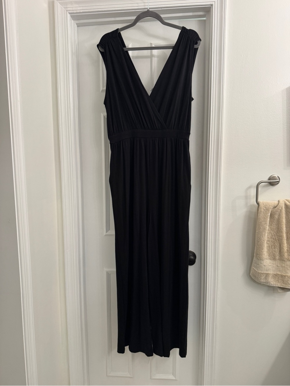 DOKOTOO Black Sleeveless V-Neck Jumpsuit